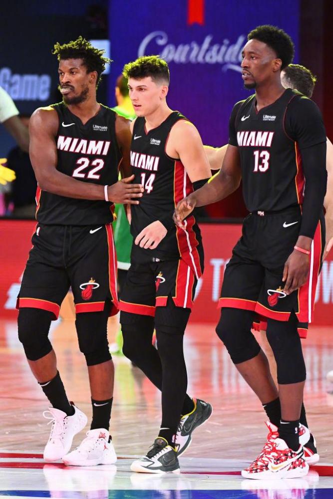 边路防守中 边路防守中